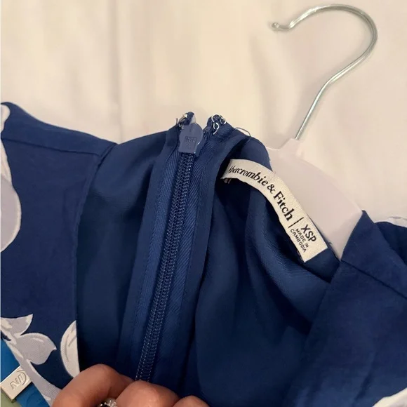 Cutout maxi dress - Picture 3 of 4